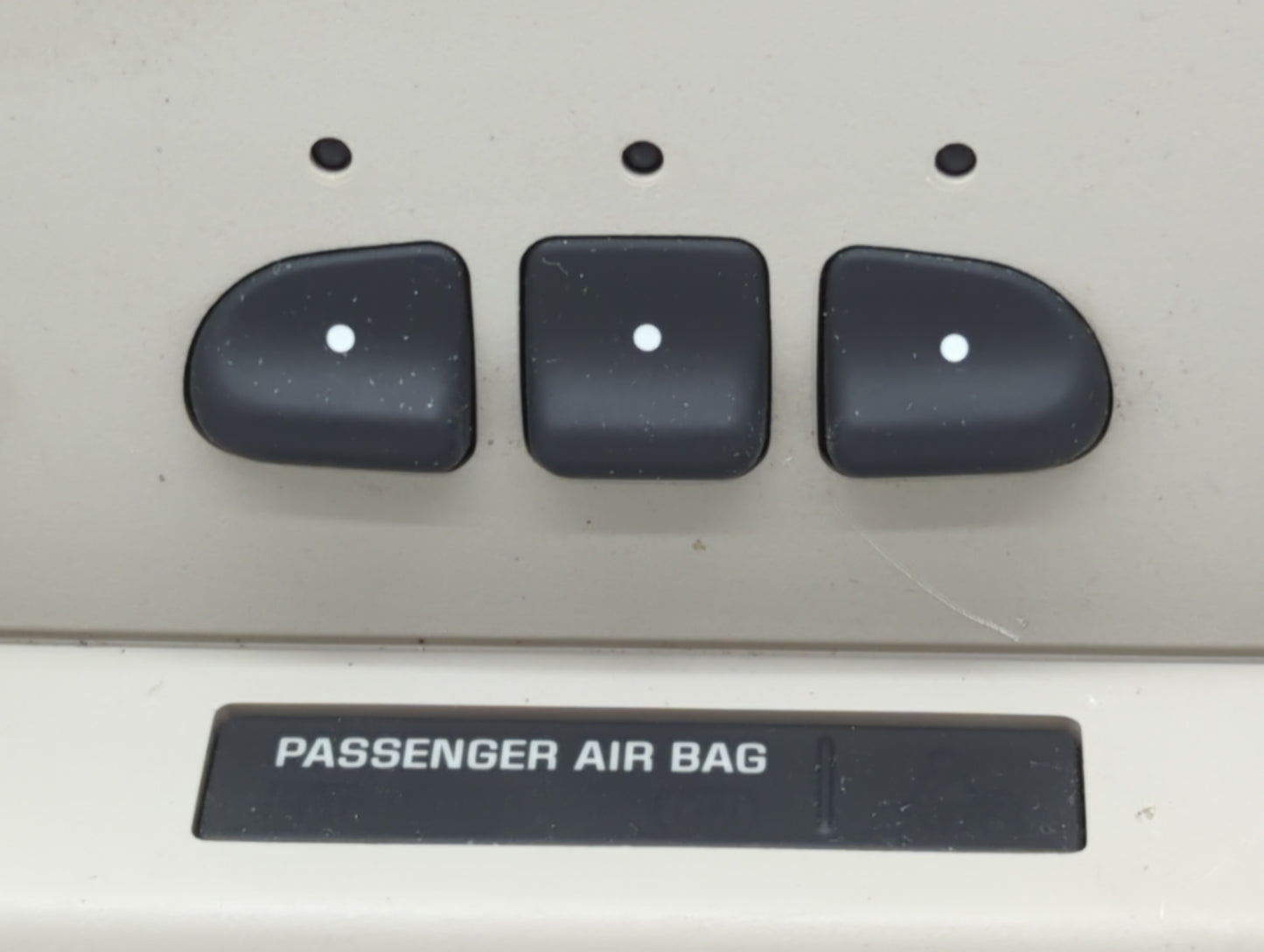 2007-2011 Chevrolet Tahoe Center Floor Console P/N:15948136 Fits Fits 2007 2008 2009 2010 2011 OEM Used Auto Parts - Oemused