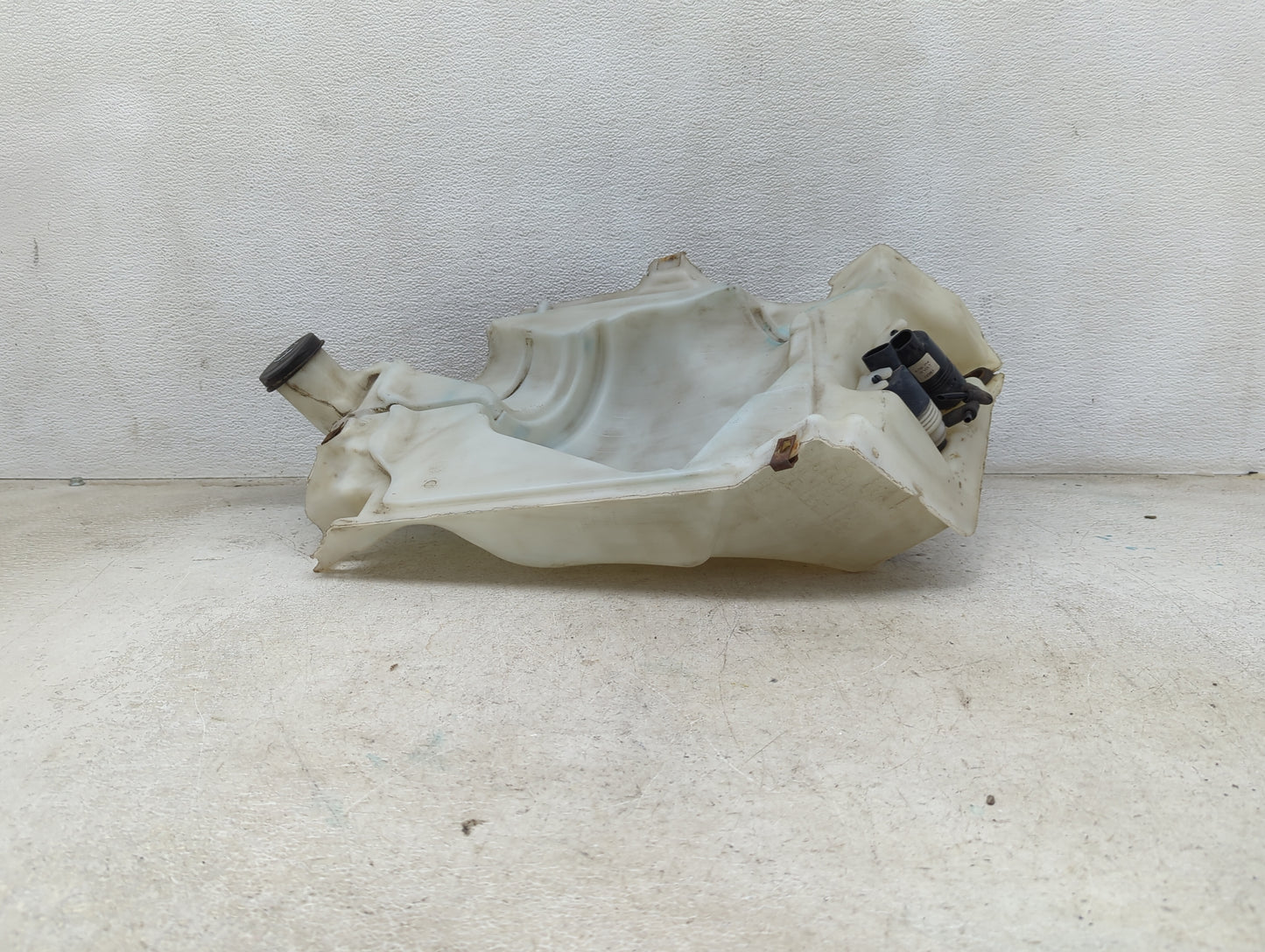 2002 Chevrolet Trailblazer Windshield Washer Fluid Reservoir Bottle Oem 1473887 - Oemusedautoparts1.com