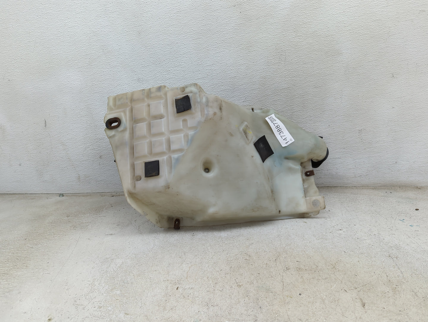 2002 Chevrolet Trailblazer Windshield Washer Fluid Reservoir Bottle Oem 1473887 - Oemusedautoparts1.com