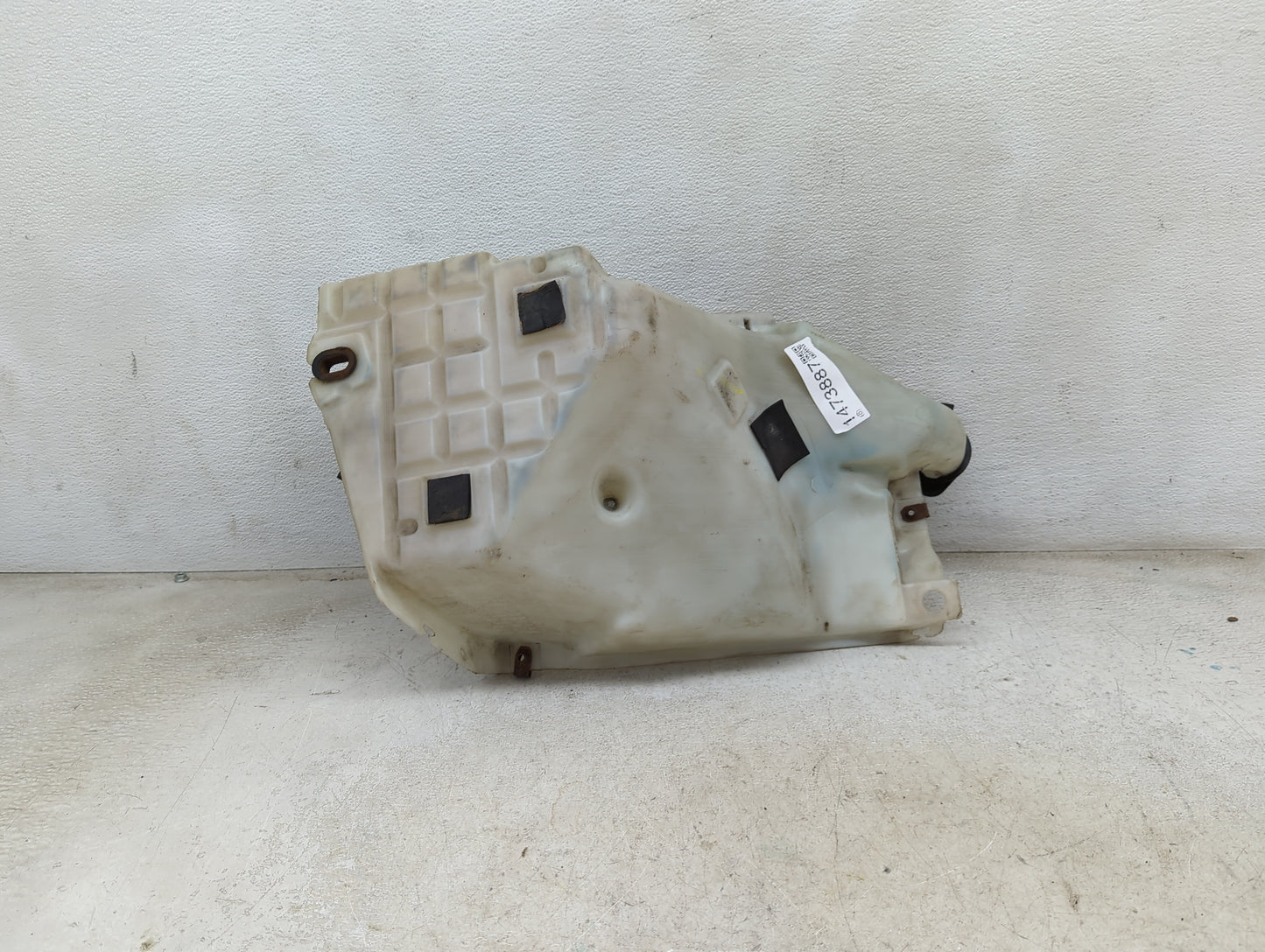 2002 Chevrolet Trailblazer Windshield Washer Fluid Reservoir Bottle Oem 1473887 - Oemusedautoparts1.com