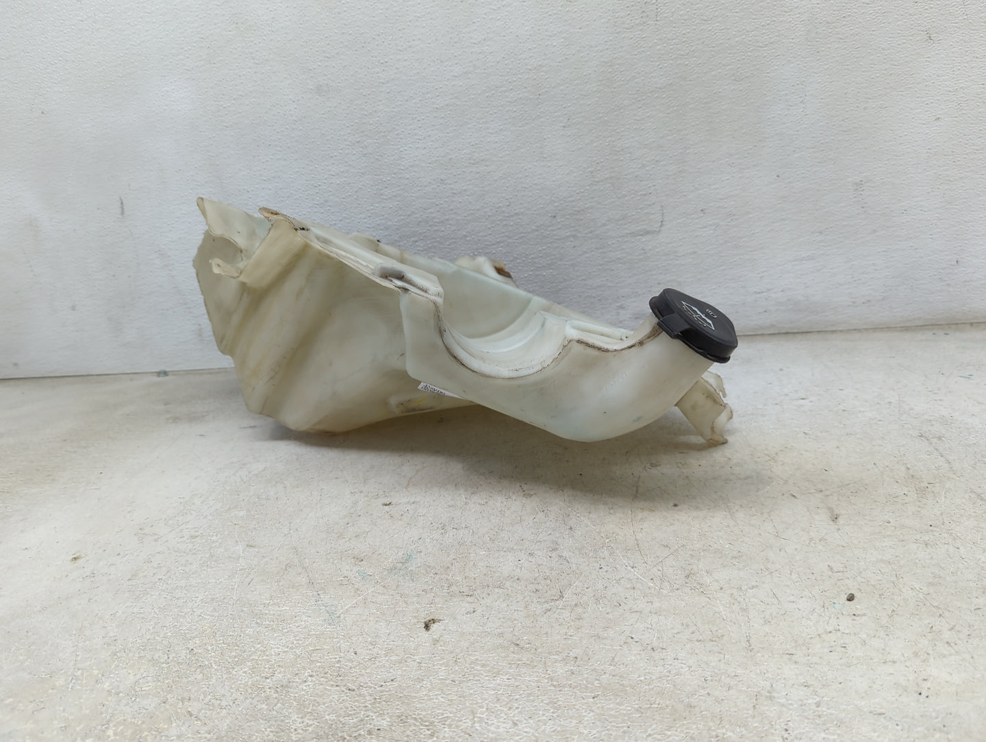 2002 Chevrolet Trailblazer Windshield Washer Fluid Reservoir Bottle Oem 1473887 - Oemusedautoparts1.com