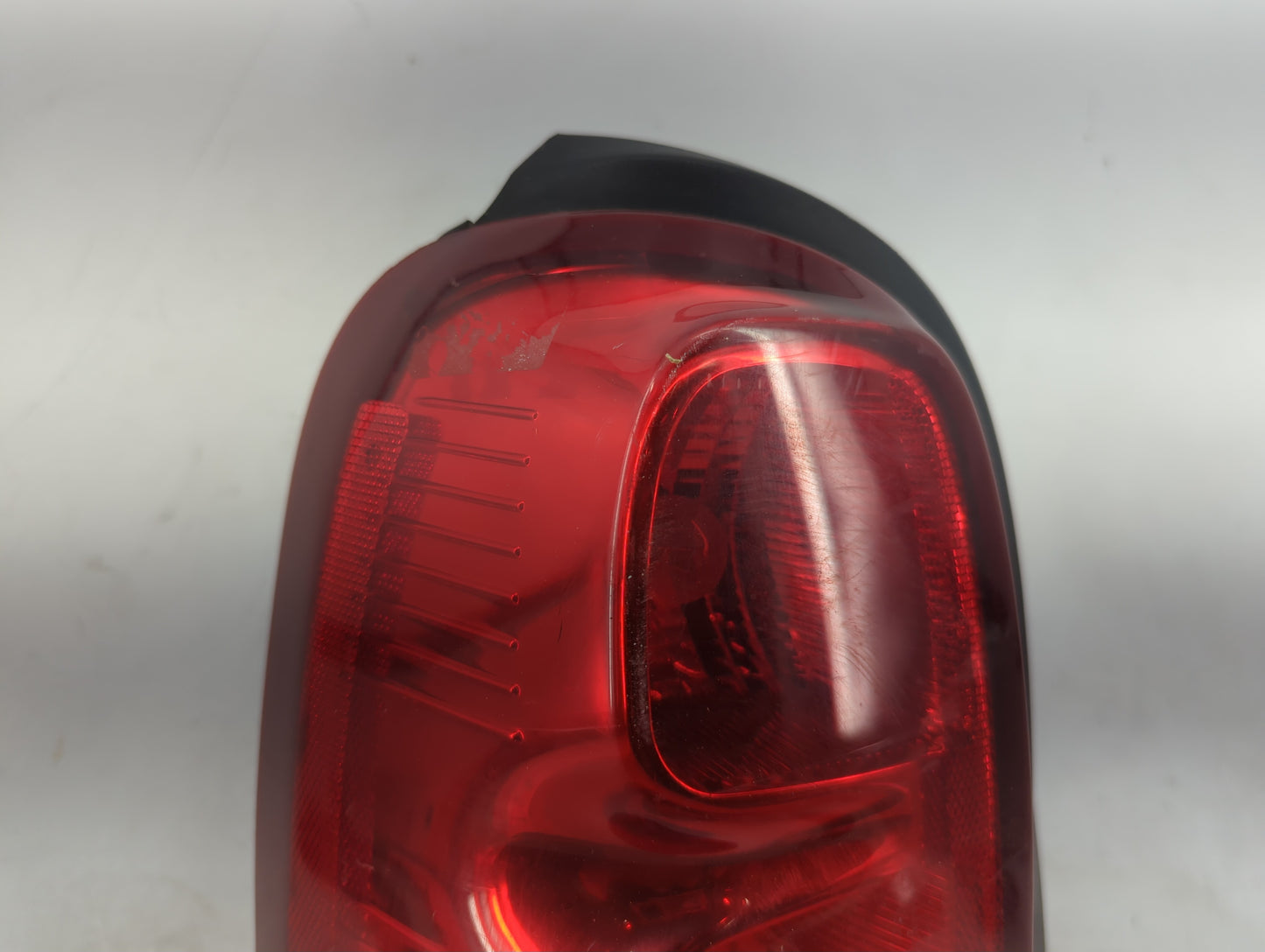 2005-2009 Chevrolet Uplander Tail Light Assembly Passenger Right OEM P/N:071631159 Fits Fits 2005 2006 2007 2008 2009 OEM Us