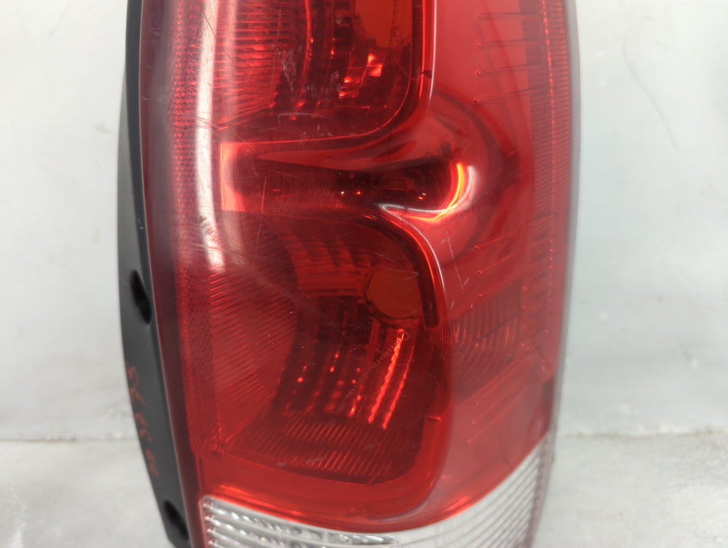 2005-2009 Chevrolet Uplander Tail Light Assembly Passenger Right OEM Fits Fits 2005 2006 2007 2008 2009 OEM Used Auto Parts 