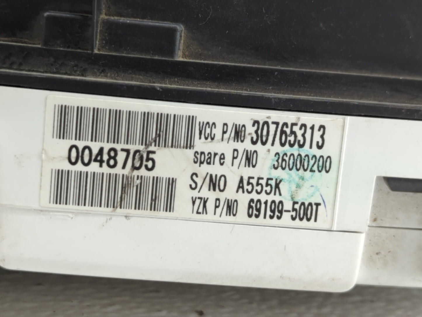 2008 Chevrolet V30 Instrument Cluster Speedometer Gauges P/N:69199-500T 30765313 Fits Fits 2009 2010 2011 2012 2013 OEM Used