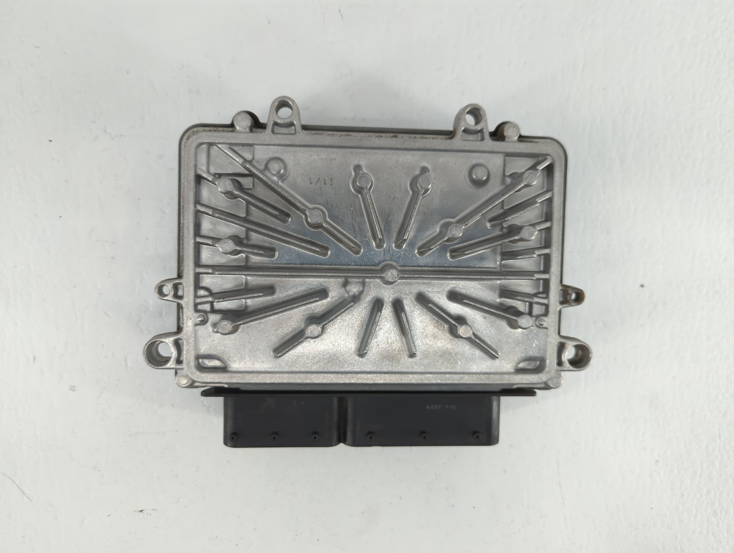 2008 Chevrolet V30 PCM Engine Control Computer ECU ECM PCU OEM P/N:279700-9300 0 261 209 038 Fits OEM Used Auto Parts - Oemu