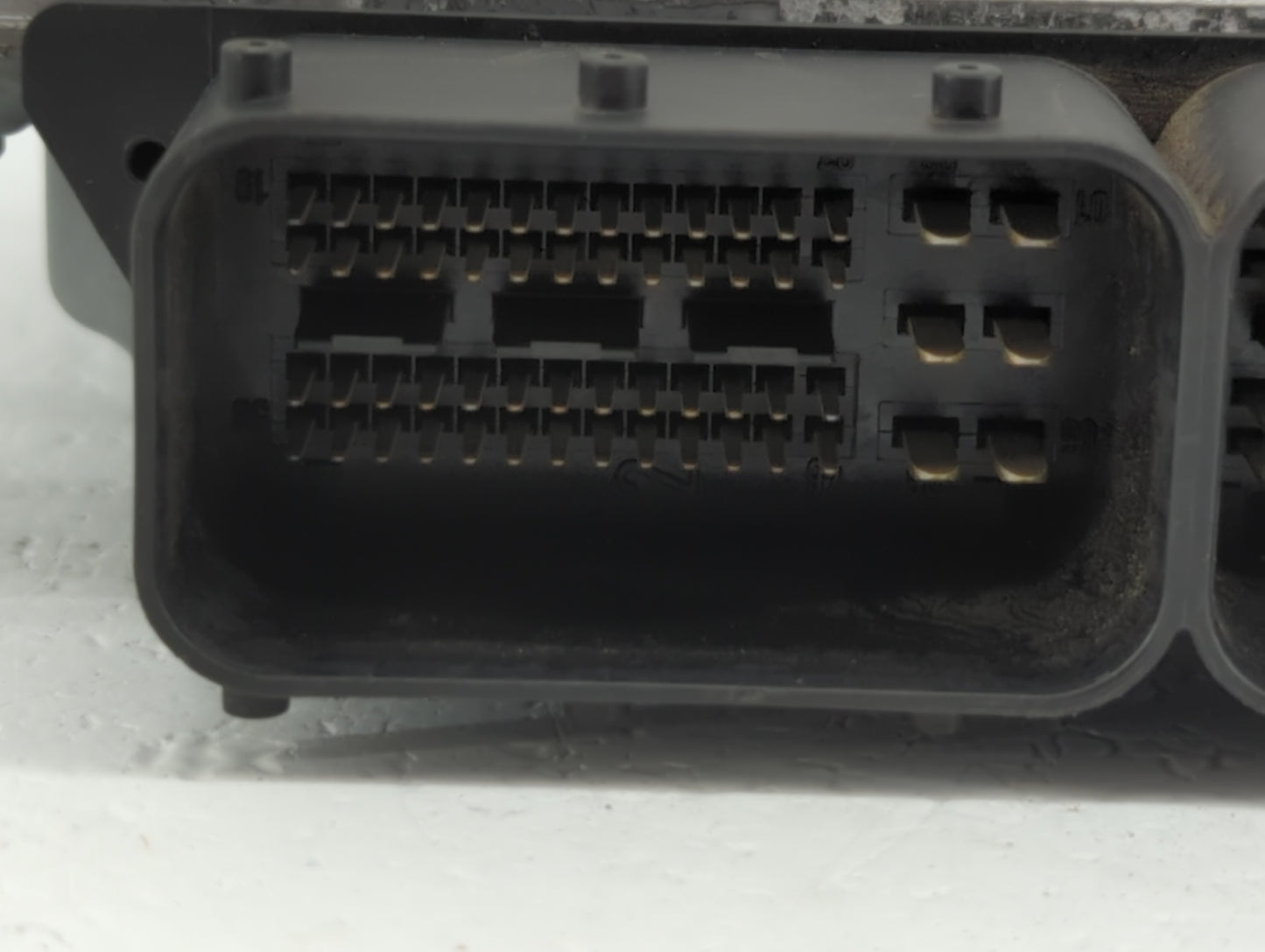 2008 Chevrolet V30 PCM Engine Control Computer ECU ECM PCU OEM P/N:279700-9300 0 261 209 038 Fits OEM Used Auto Parts - Oemu
