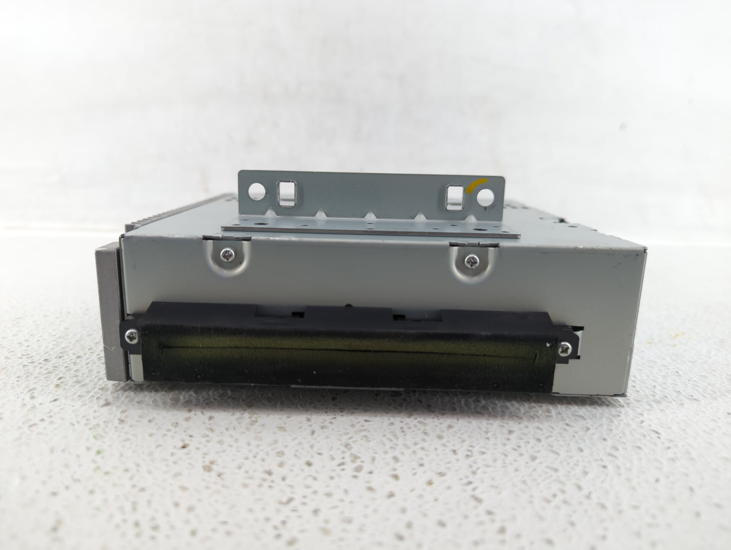 Chevrolet V30 Am Fm Cd Player Radio Receiver - Oemusedautoparts1.com