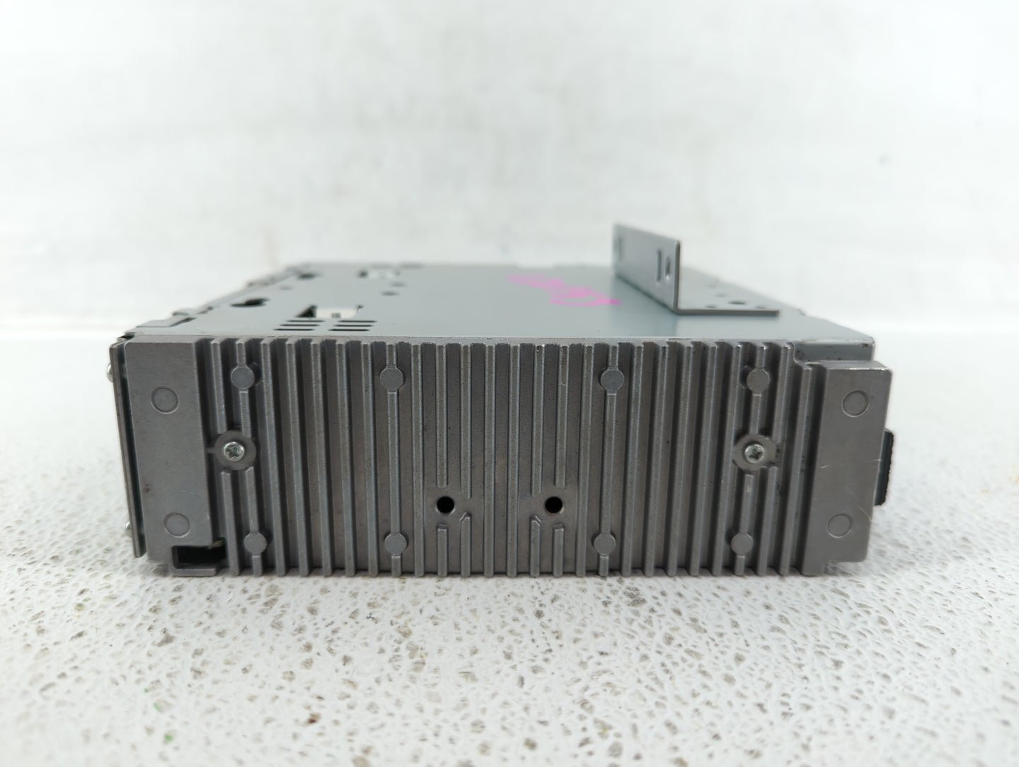 Chevrolet V30 Am Fm Cd Player Radio Receiver - Oemusedautoparts1.com
