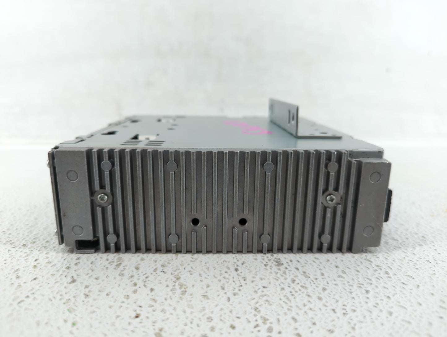 Chevrolet V30 Am Fm Cd Player Radio Receiver - Oemusedautoparts1.com