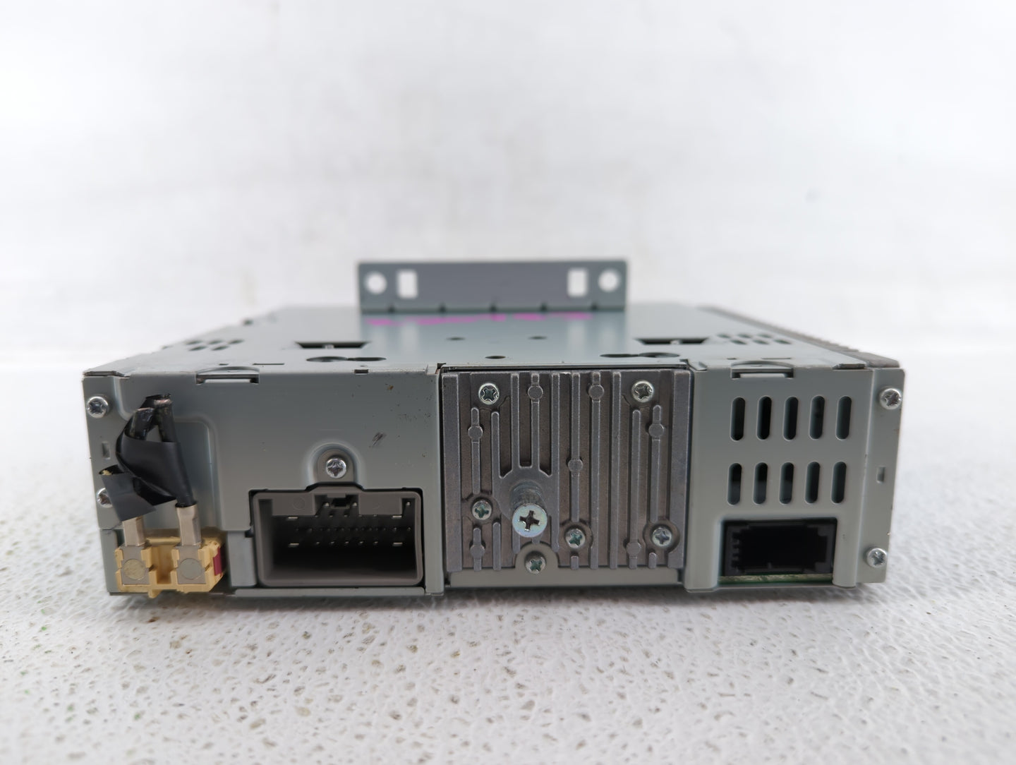 Chevrolet V30 Am Fm Cd Player Radio Receiver - Oemusedautoparts1.com