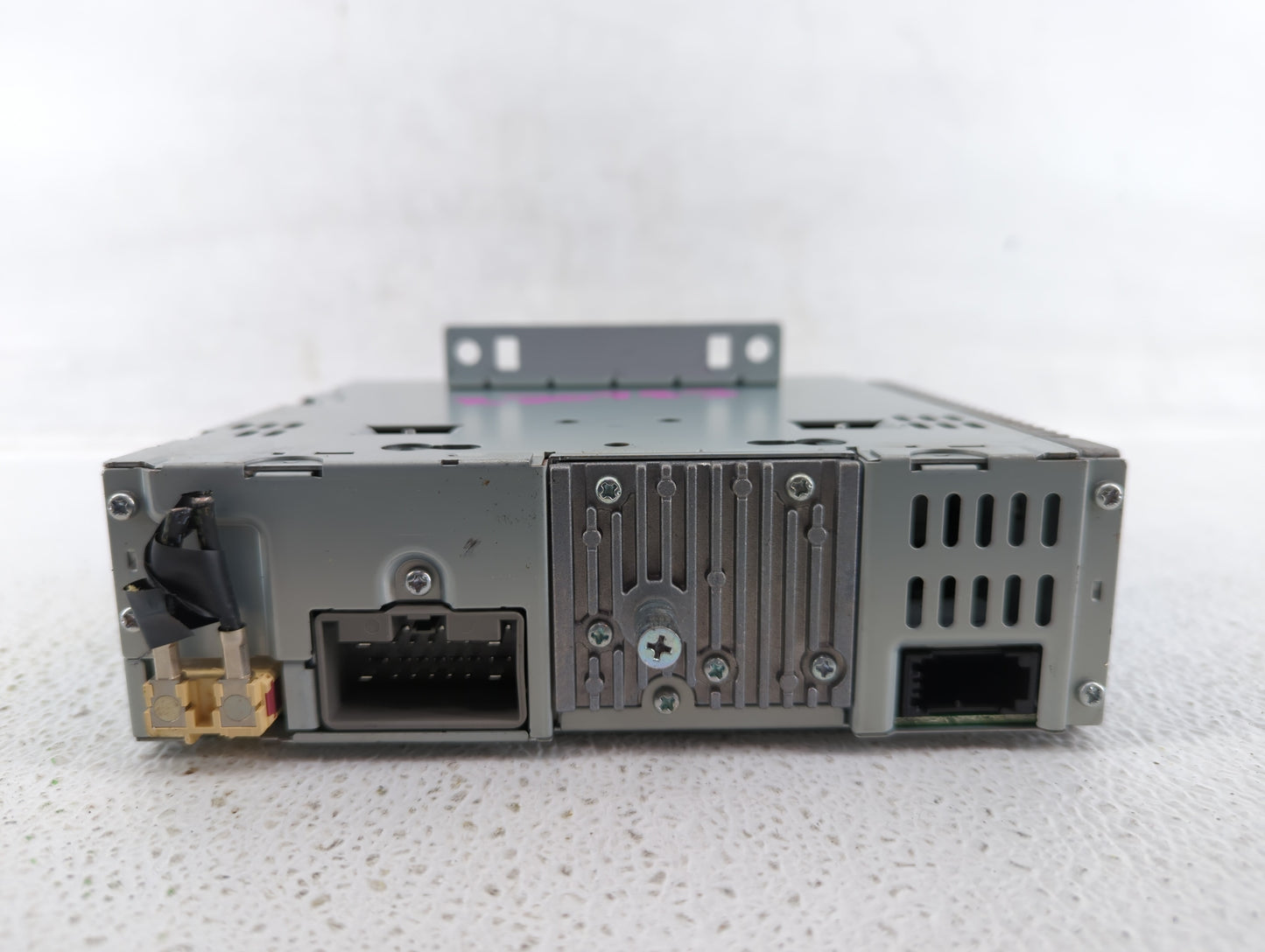 Chevrolet V30 Am Fm Cd Player Radio Receiver - Oemusedautoparts1.com