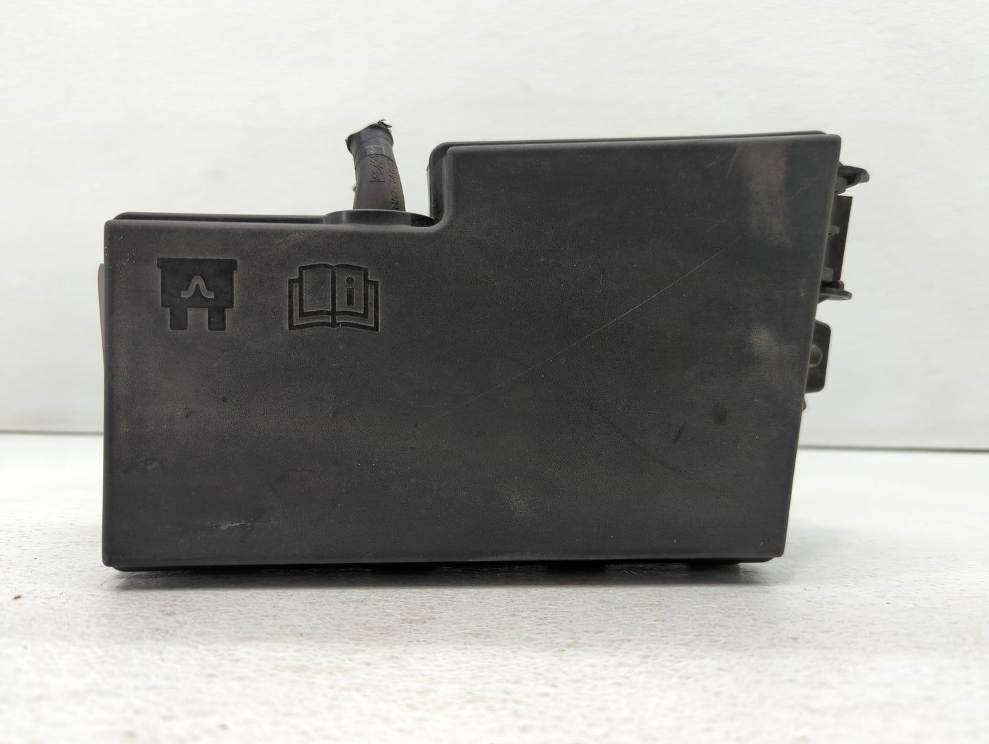 2008 Chevrolet V30 Fusebox Fuse Box Panel Relay Module P/N:30728348 Fits OEM Used Auto Parts - Oemusedautoparts1.com