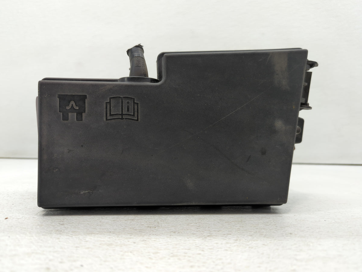 2008 Chevrolet V30 Fusebox Fuse Box Panel Relay Module P/N:30728348 Fits Fits 2009 2010 OEM Used Auto Parts - Oemusedautopar