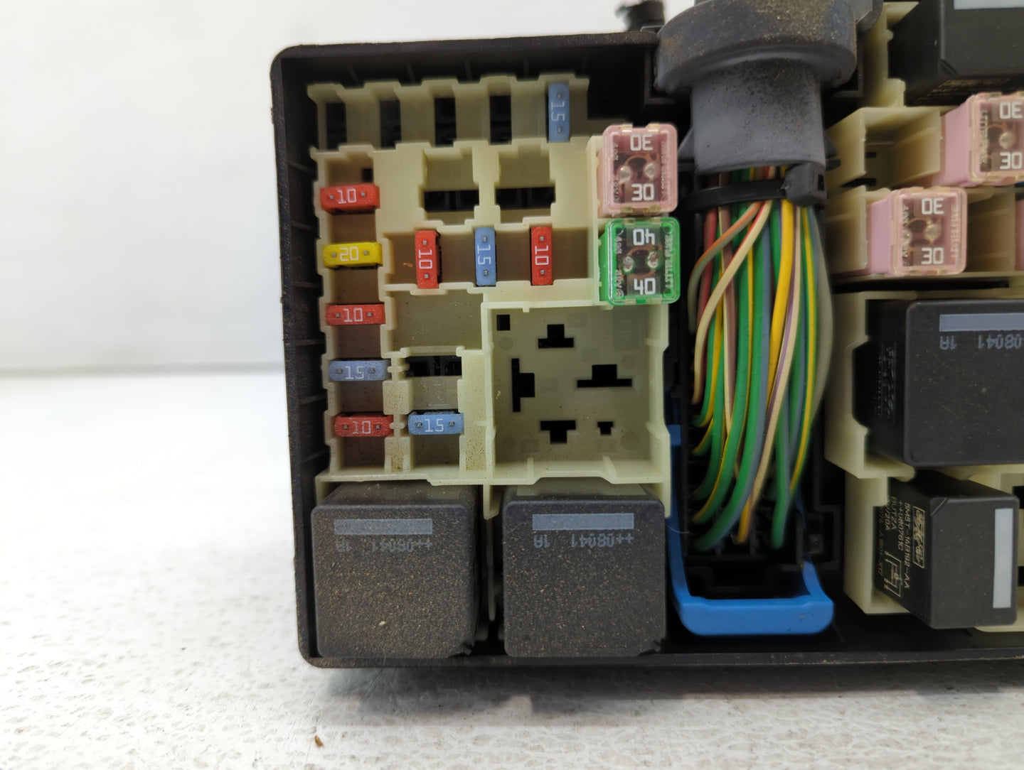 2008 Chevrolet V30 Fusebox Fuse Box Panel Relay Module P/N:30728348 Fits OEM Used Auto Parts - Oemusedautoparts1.com