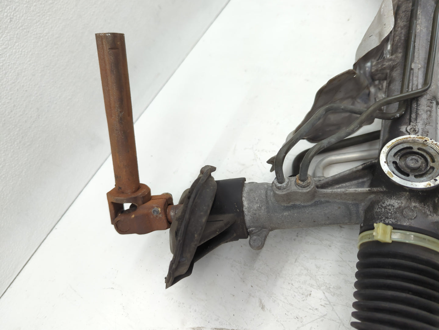 2008 Chevrolet V30 Rack and Pinion Steering Gear P/N:A0017843 31202594 Fits OEM Used Auto Parts - Oemusedautoparts1.com