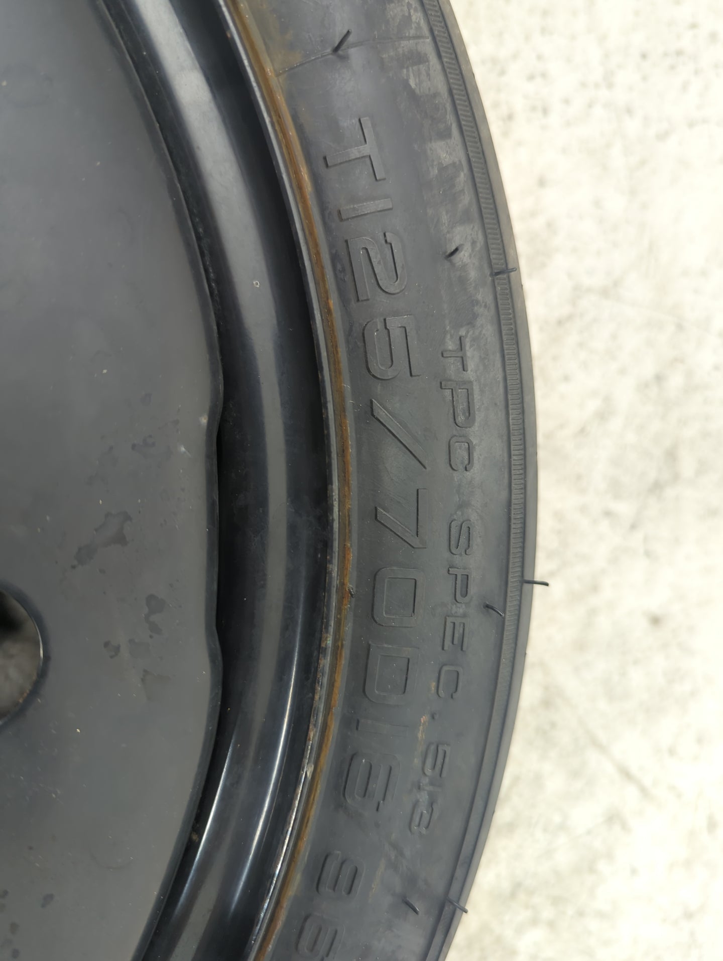 2008 Chevrolet Impala (80 & Up) Impala Spare Donut Tire Wheel Rim Oem - Oemusedautoparts1.com