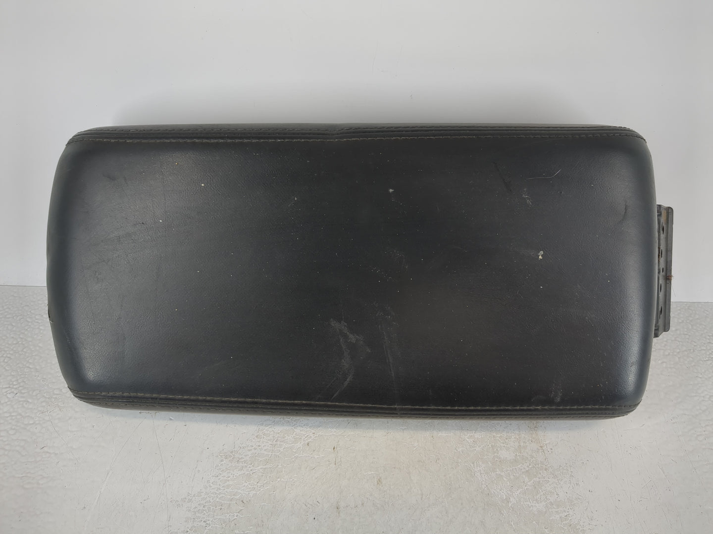 2008 Chrysler 300 Center Console Armrest Cover Lid Fits OEM Used Auto Parts - Oemusedautoparts1.com