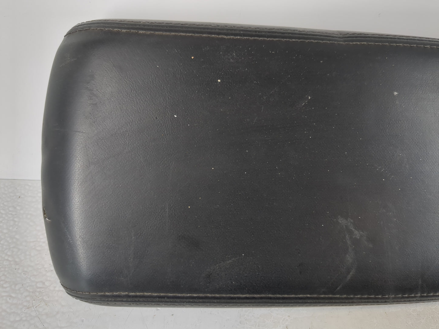 2008 Chrysler 300 Center Console Armrest Cover Lid Fits OEM Used Auto Parts - Oemusedautoparts1.com