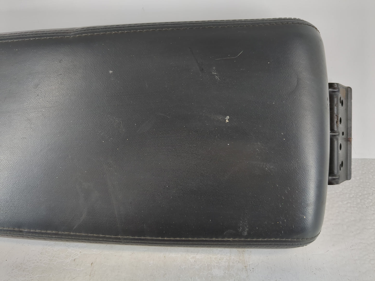 2008 Chrysler 300 Center Console Armrest Cover Lid Fits OEM Used Auto Parts - Oemusedautoparts1.com