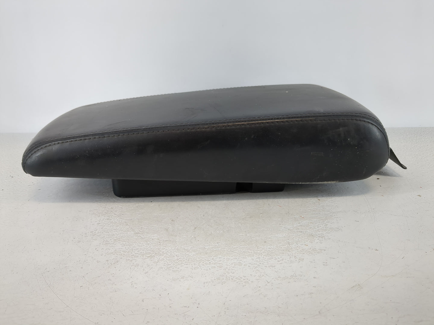 2008 Chrysler 300 Center Console Armrest Cover Lid Fits OEM Used Auto Parts - Oemusedautoparts1.com