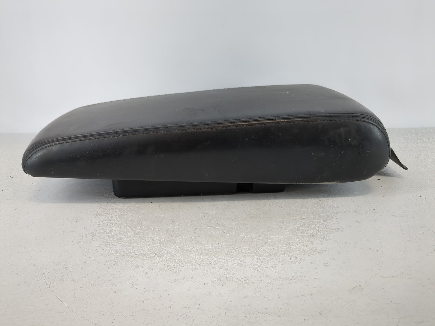 2008 Chrysler 300 Center Console Armrest Cover Lid Fits OEM Used Auto Parts - Oemusedautoparts1.com
