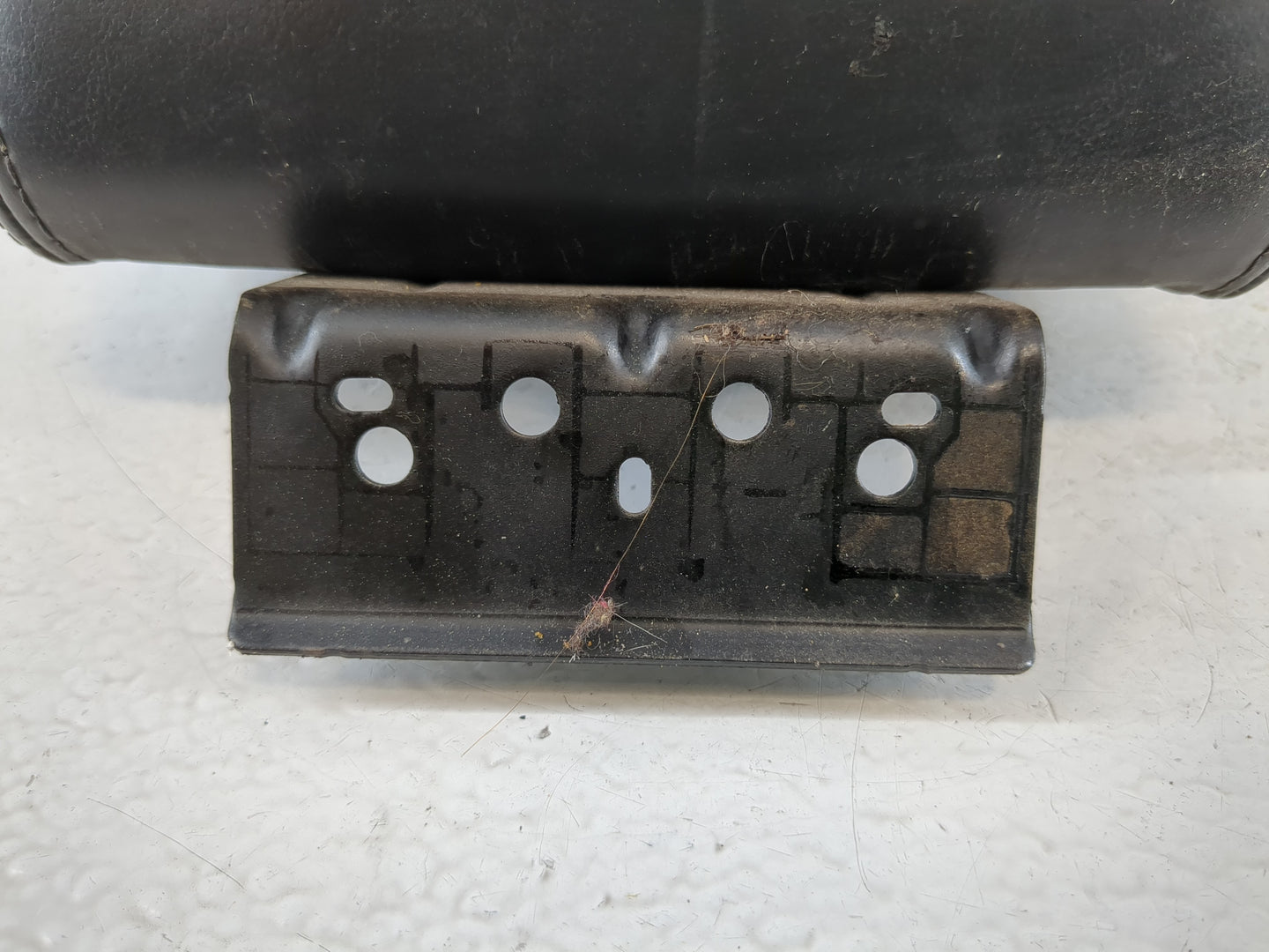 2008 Chrysler 300 Center Console Armrest Cover Lid Fits OEM Used Auto Parts - Oemusedautoparts1.com