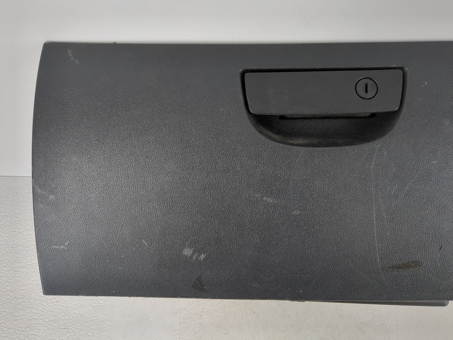 2008 Chrysler 300 Passenger Glove Box Door Storage Compartment - Oemusedautoparts1.com
