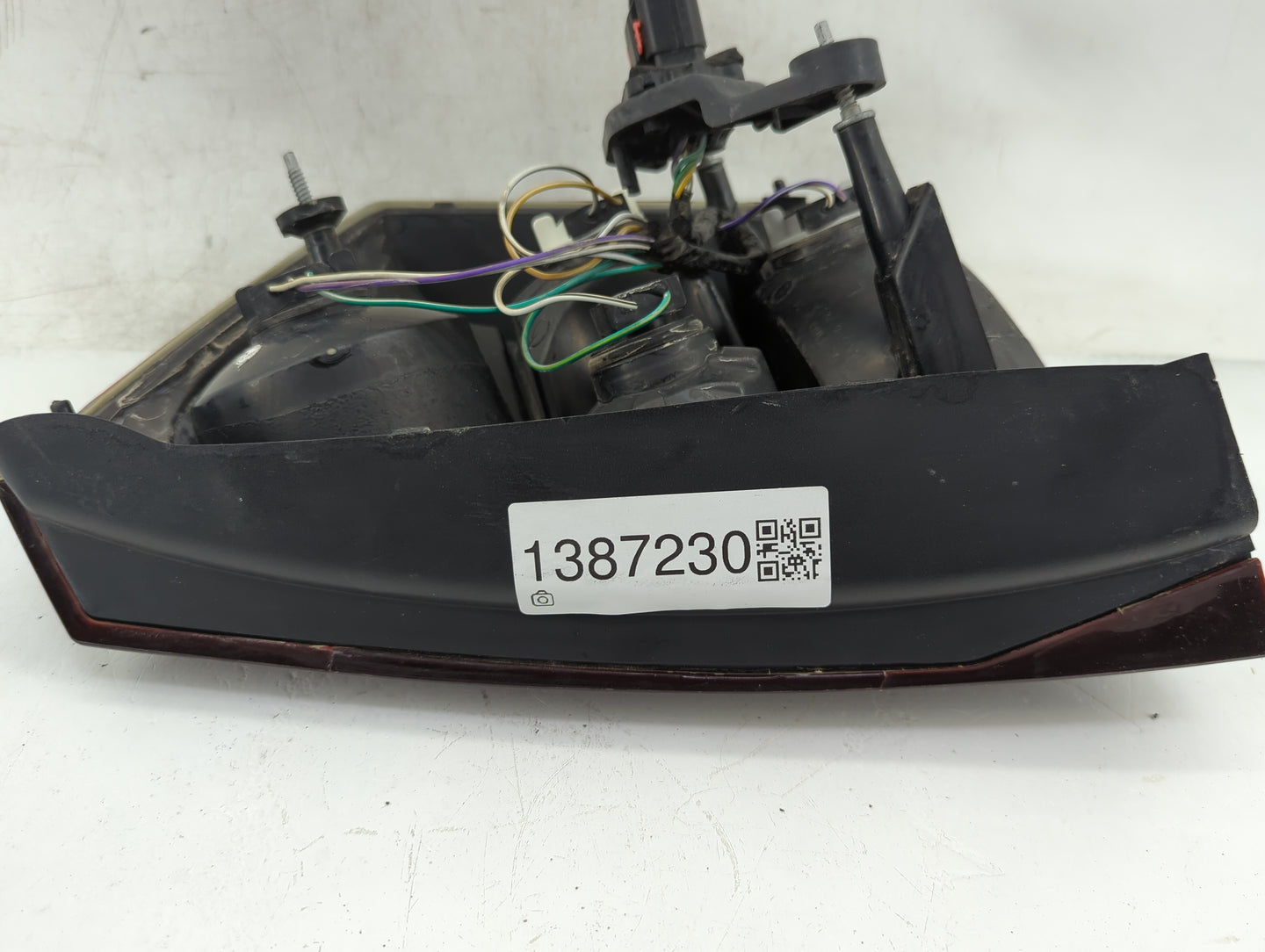2008-2010 Chrysler 300 Tail Light Assembly Passenger Right OEM P/N:04806372AC Fits Fits 2008 2009 2010 OEM Used Auto Parts -