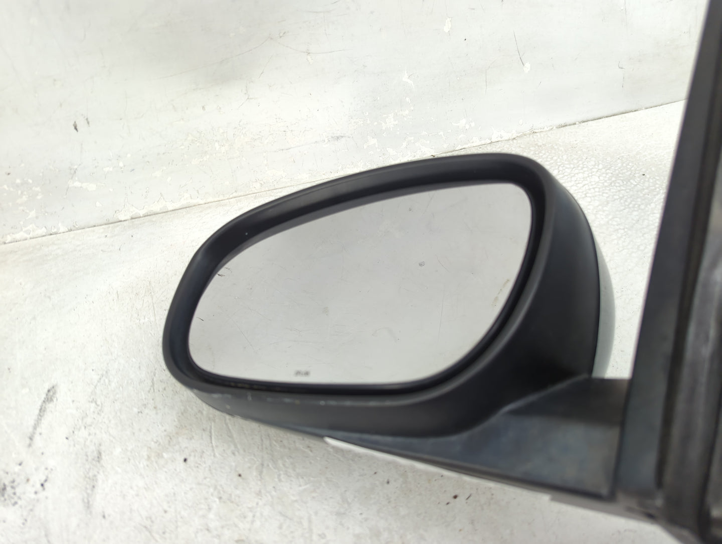 2006-2010 Chrysler 300 Driver Side View Mirror - Left Door Mirror OEM Used - Oemusedautoparts1.com