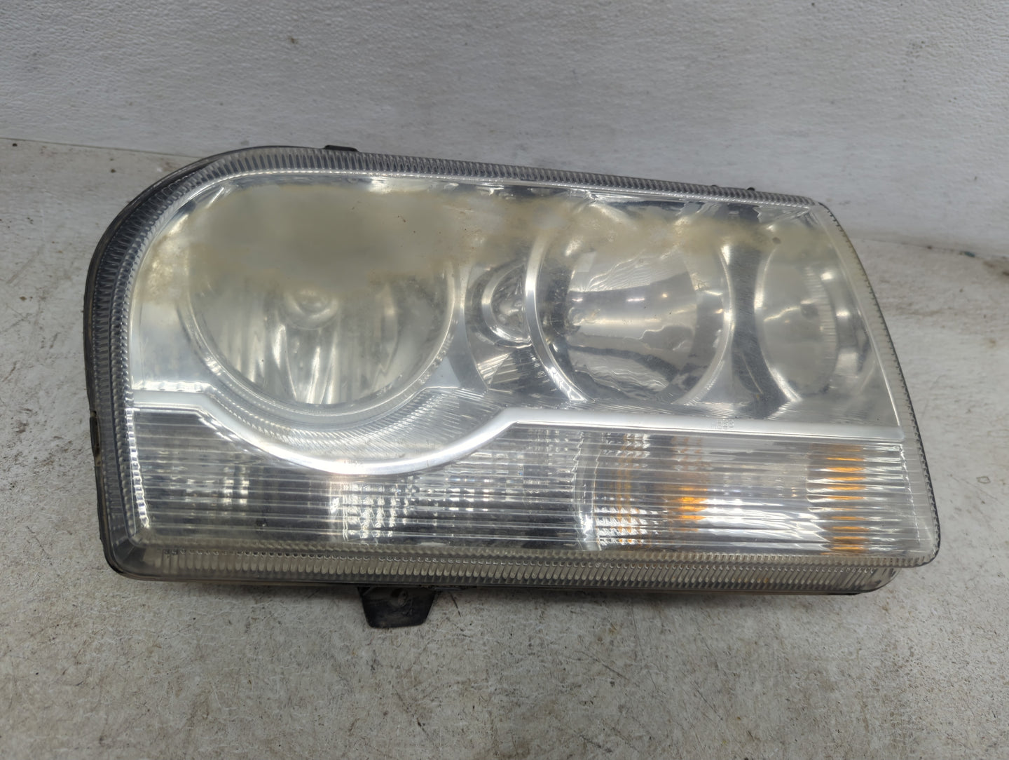 2008-2010 Chrysler 300 Passenger Right Oem Head Light Headlight Lamp - Oemusedautoparts1.com