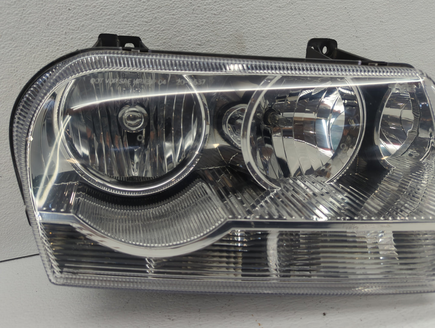 2005-2007 Chrysler 300 Passenger Right Oem Head Light Headlight Lamp - Oemusedautoparts1.com