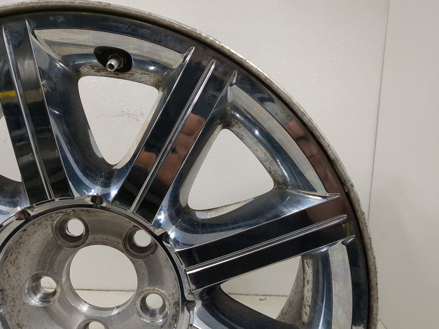 2007-2010 Chrysler 300 Oem Wheel Rim 5000999 - Oemusedautoparts1.com