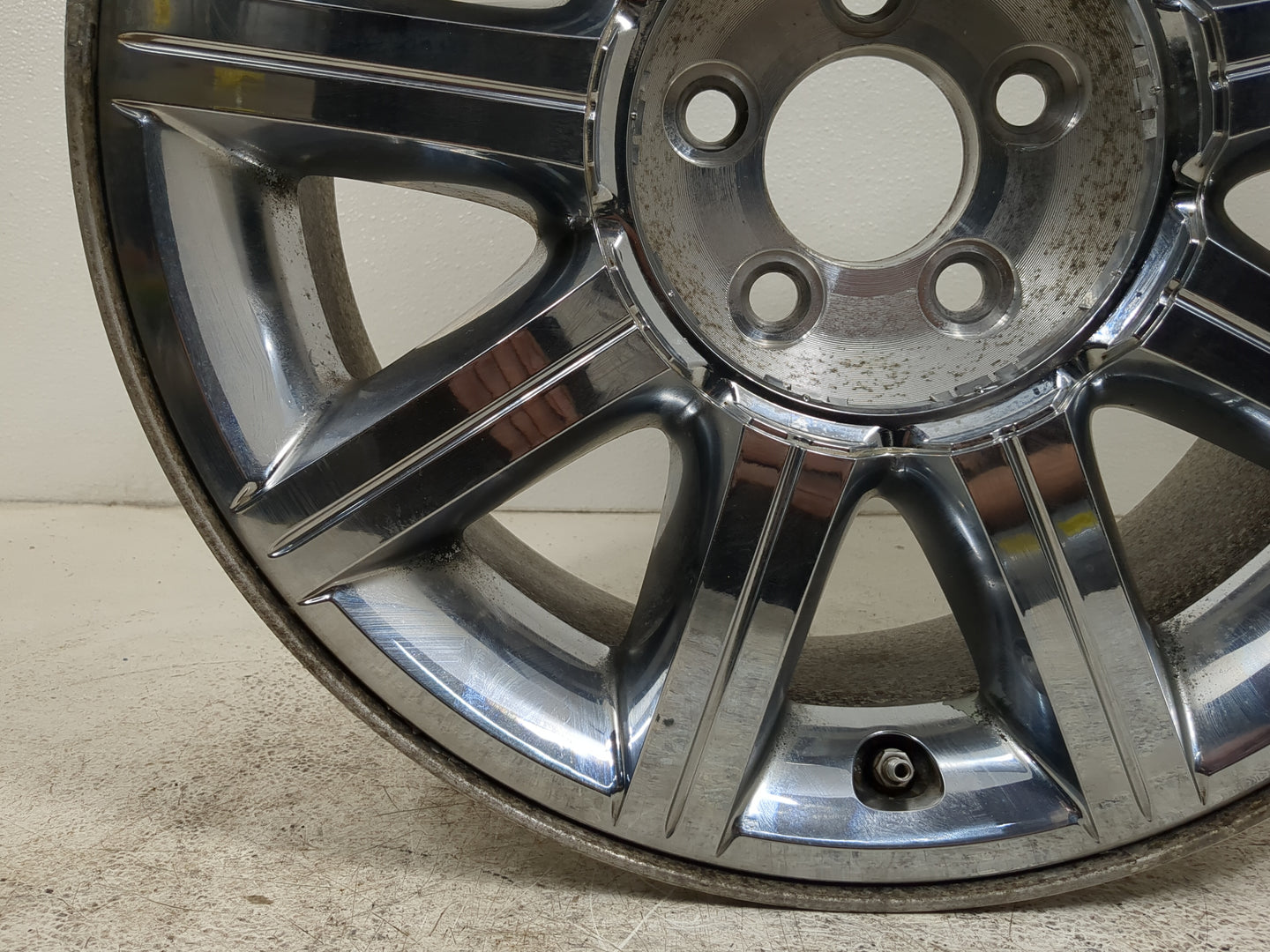 2007-2010 Chrysler 300 Oem Wheel Rim 5001000 - Oemusedautoparts1.com