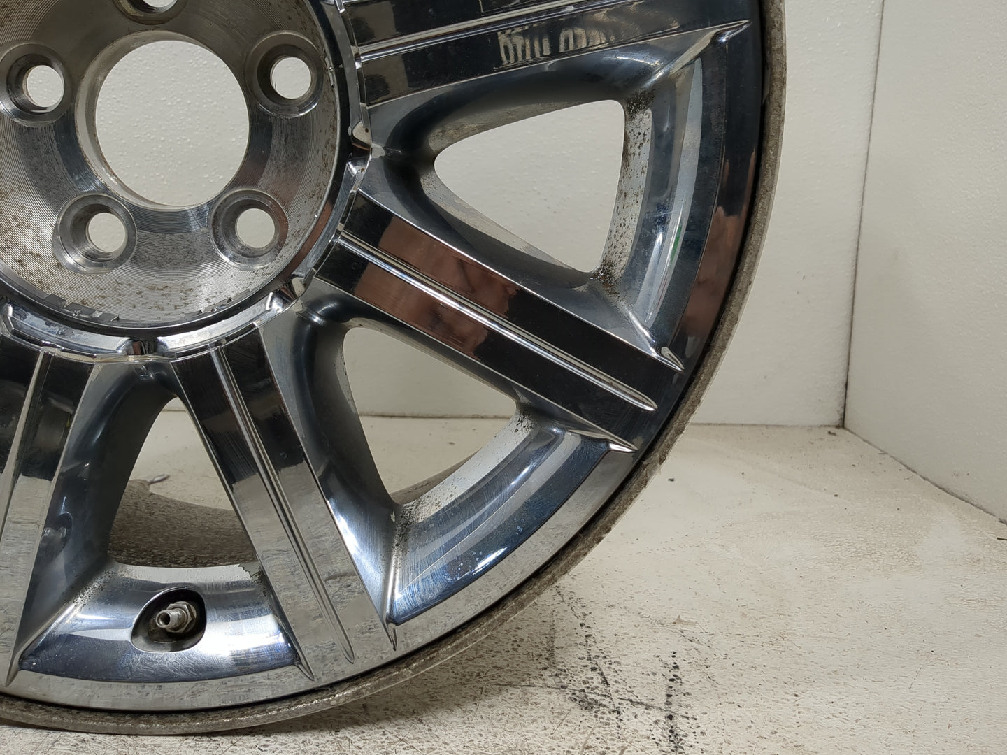 2007-2010 Chrysler 300 Oem Wheel Rim 5001000 - Oemusedautoparts1.com