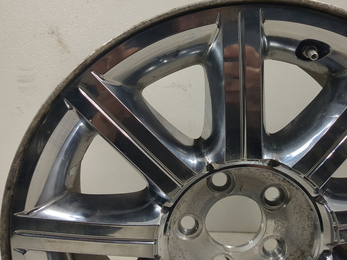 2007-2010 Chrysler 300 Oem Wheel Rim 5001002 - Oemusedautoparts1.com