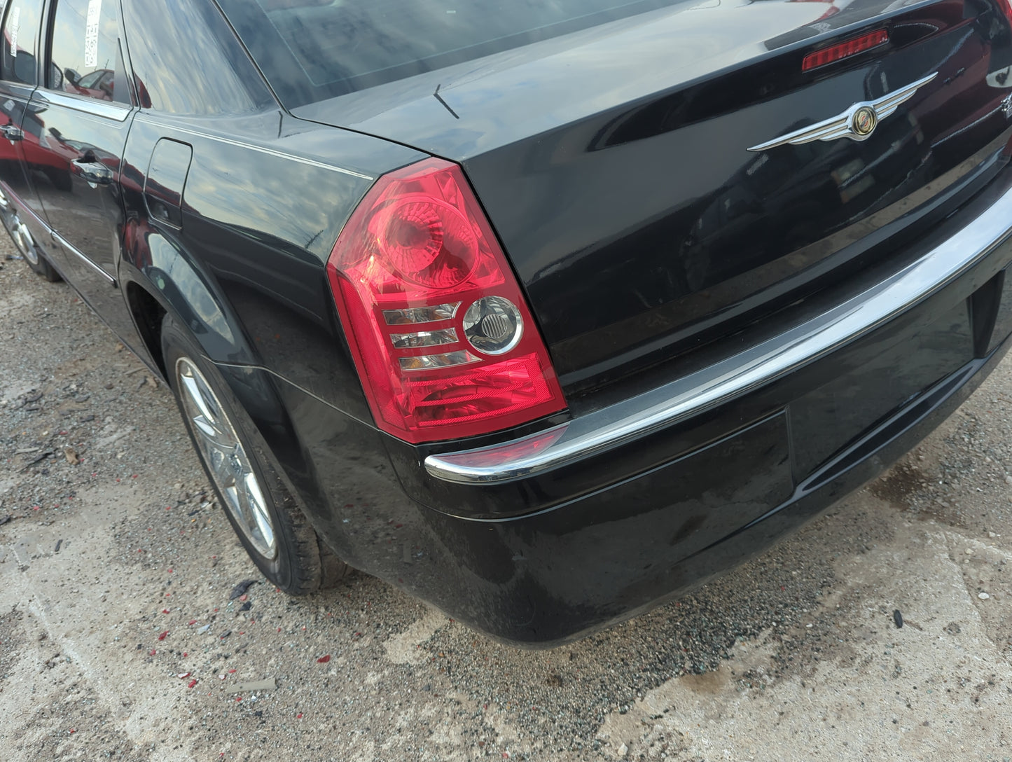 2005-2010 Chrysler 300 Rear Bumper Assembly Oem 5010786 - Oemusedautoparts1.com