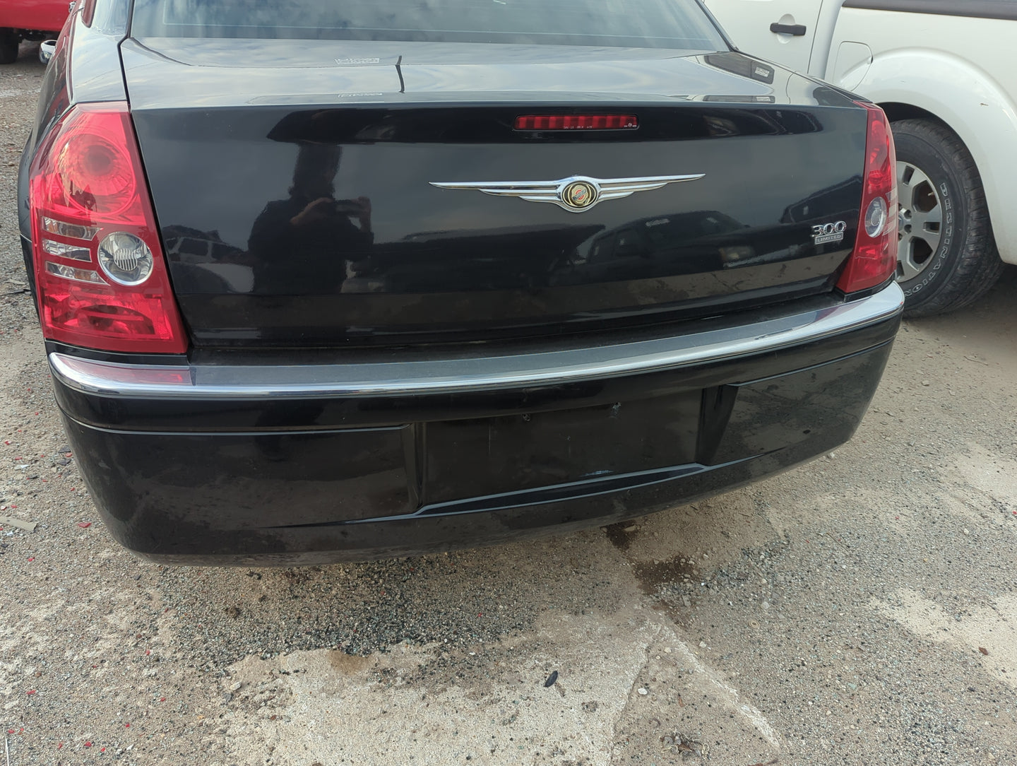 2005-2010 Chrysler 300 Rear Bumper Assembly Oem 5010786 - Oemusedautoparts1.com