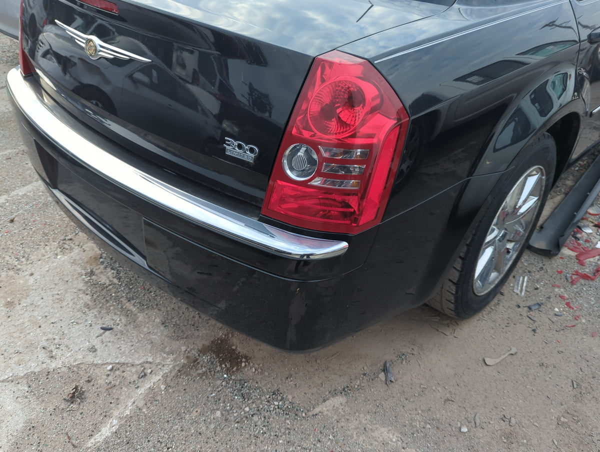 2005-2010 Chrysler 300 Rear Bumper Assembly Oem 5010786 - Oemusedautoparts1.com