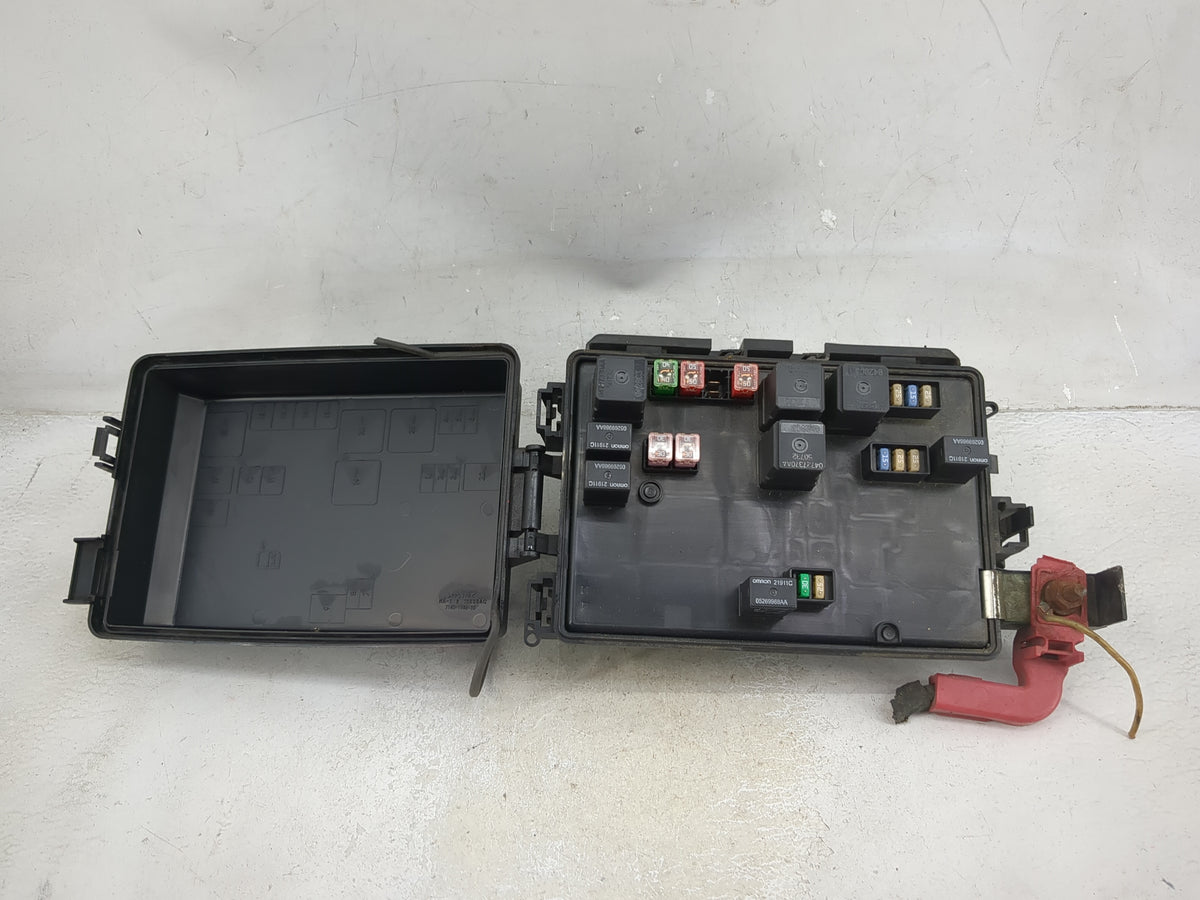 2008 Chrysler 300 Fusebox Fuse Box Panel Relay Module Fits OEM Used Auto Parts - Oemusedautoparts1.com