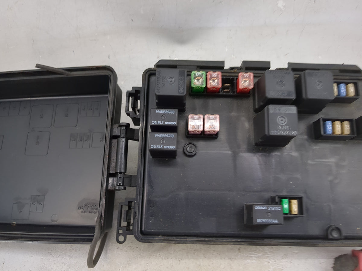2008 Chrysler 300 Fusebox Fuse Box Panel Relay Module Fits OEM Used Auto Parts - Oemusedautoparts1.com