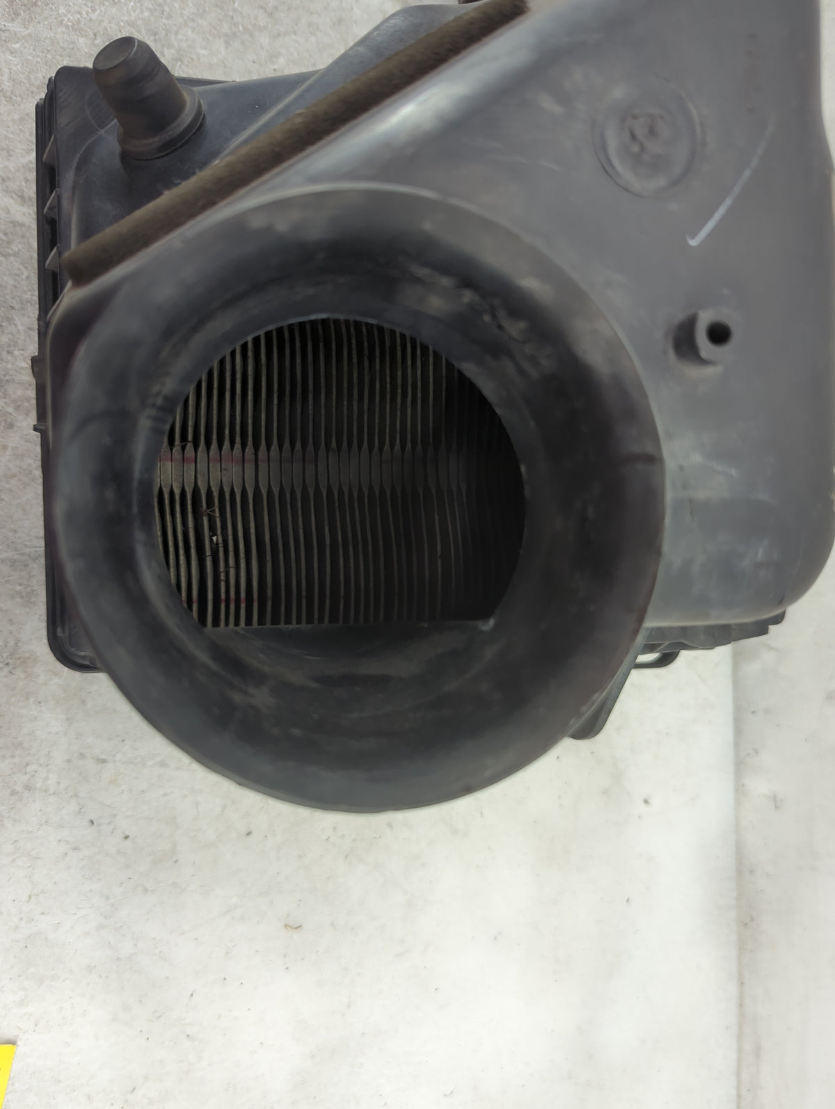 2008 Chrysler 300 Air Cleaner Intake Duct Hose Tube 5036104 - Oemusedautoparts1.com