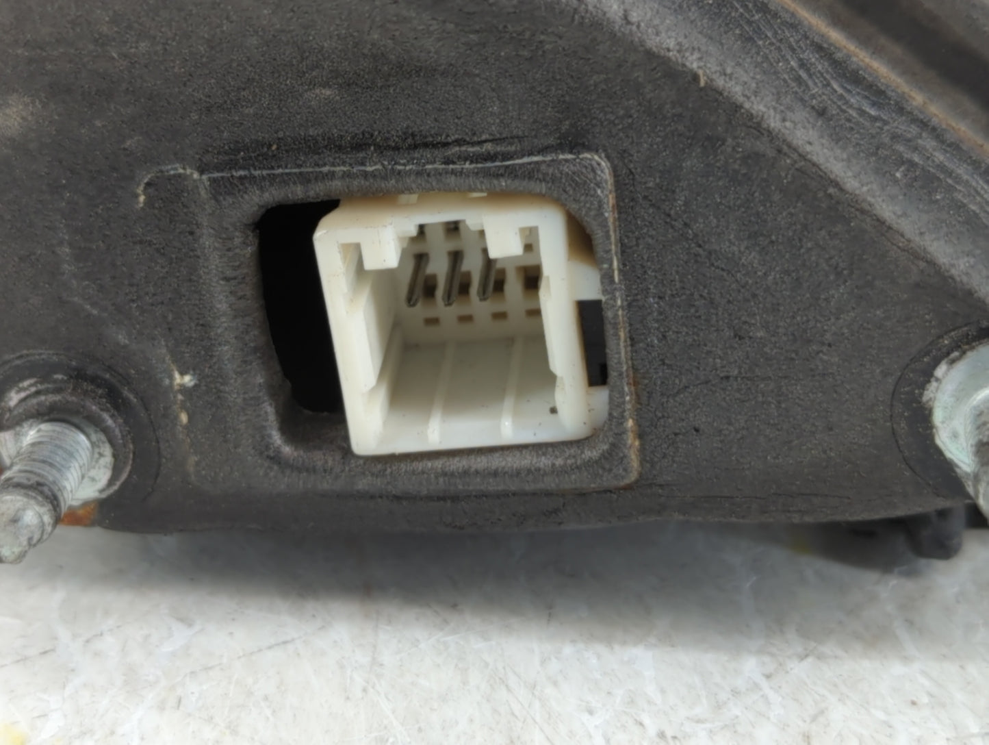 2005-2010 Chrysler 300 Driver Side View Mirror - Left Door Mirror OEM Used - Oemusedautoparts1.com