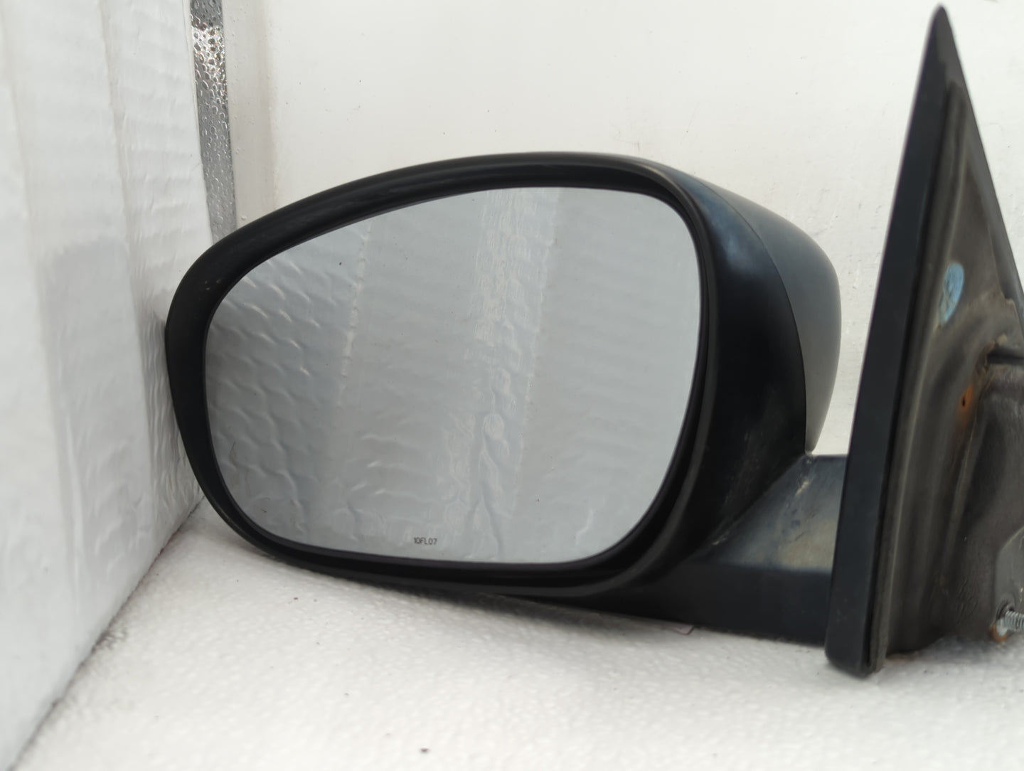 2005-2010 Chrysler 300 Driver Side View Mirror - Left Door Mirror OEM Used - Oemusedautoparts1.com