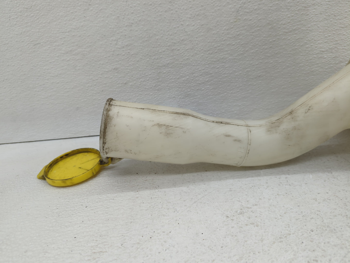 2006-2010 Chrysler 300 Windshield Washer Fluid Reservoir Bottle Oem - Oemusedautoparts1.com