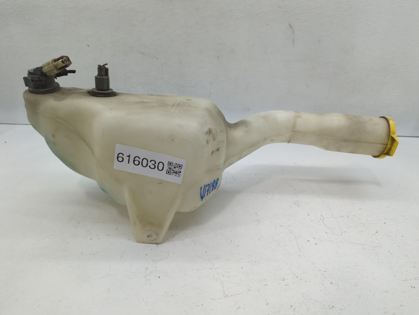 2006-2010 Chrysler 300 Windshield Washer Fluid Reservoir Bottle Oem - Oemusedautoparts1.com