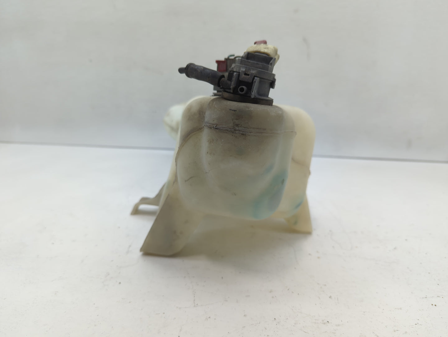 2006-2010 Chrysler 300 Windshield Washer Fluid Reservoir Bottle Oem - Oemusedautoparts1.com