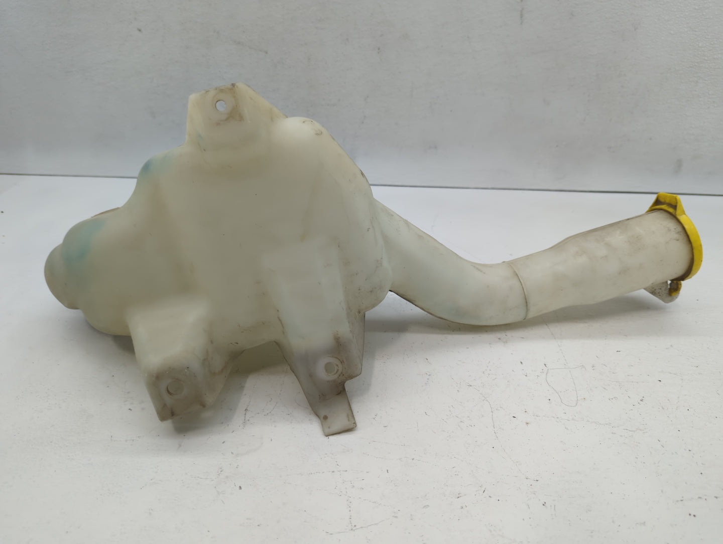 2006-2010 Chrysler 300 Windshield Washer Fluid Reservoir Bottle Oem - Oemusedautoparts1.com