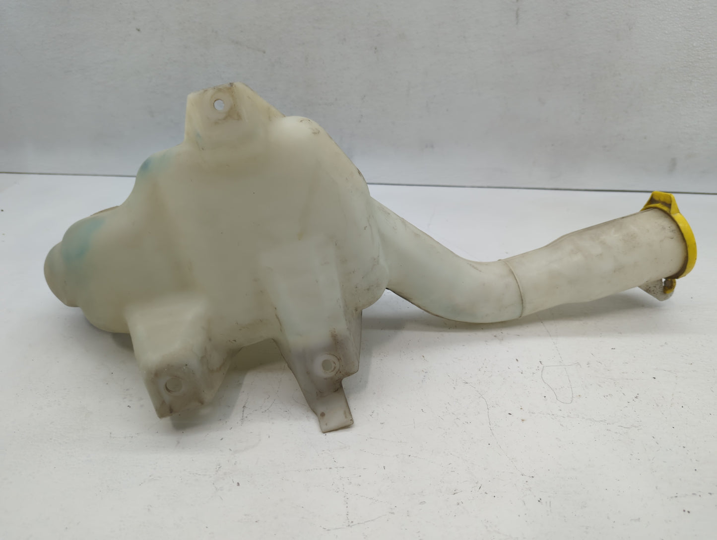 2006-2010 Chrysler 300 Windshield Washer Fluid Reservoir Bottle Oem - Oemusedautoparts1.com