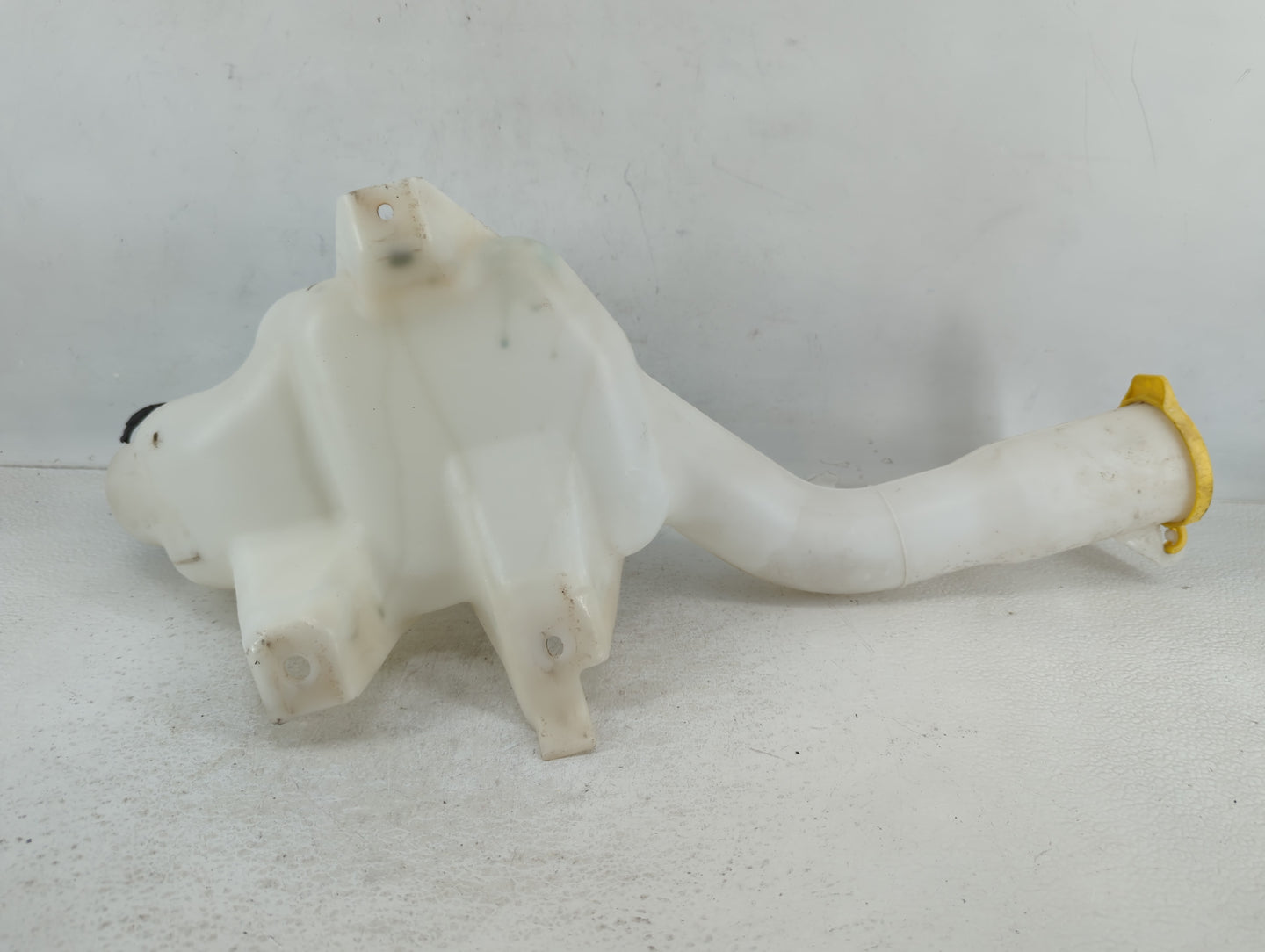 2006-2010 Chrysler 300 Windshield Washer Fluid Reservoir Bottle Oem - Oemusedautoparts1.com