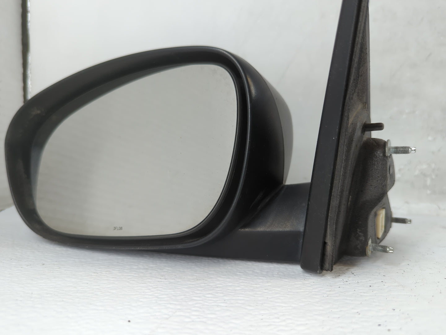 2005-2010 Chrysler 300 Driver Side View Mirror - Left Door Mirror OEM Used - Oemusedautoparts1.com